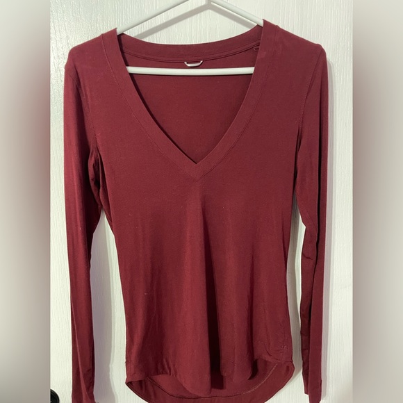 Kit and Ace V-Neck Longsleeve - Picture 1 of 3